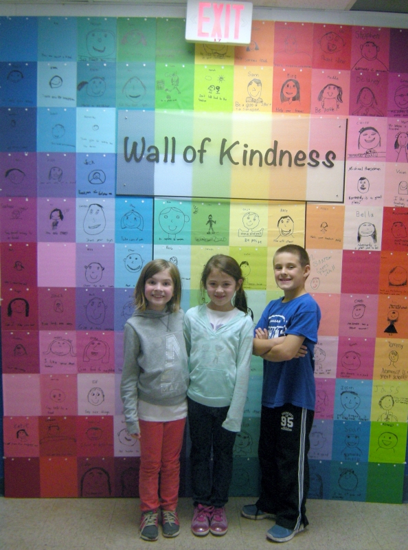 ‘Wall of Kindness’ replaces construction wall with love and beauty at